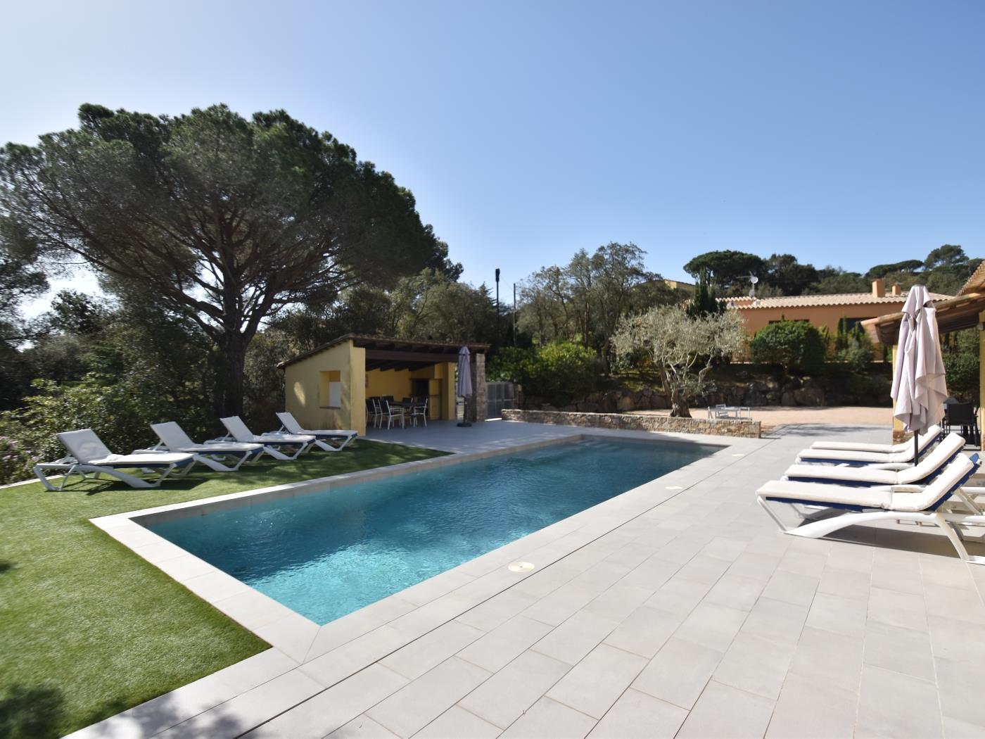 Zona barbacoa jardí casa Begur