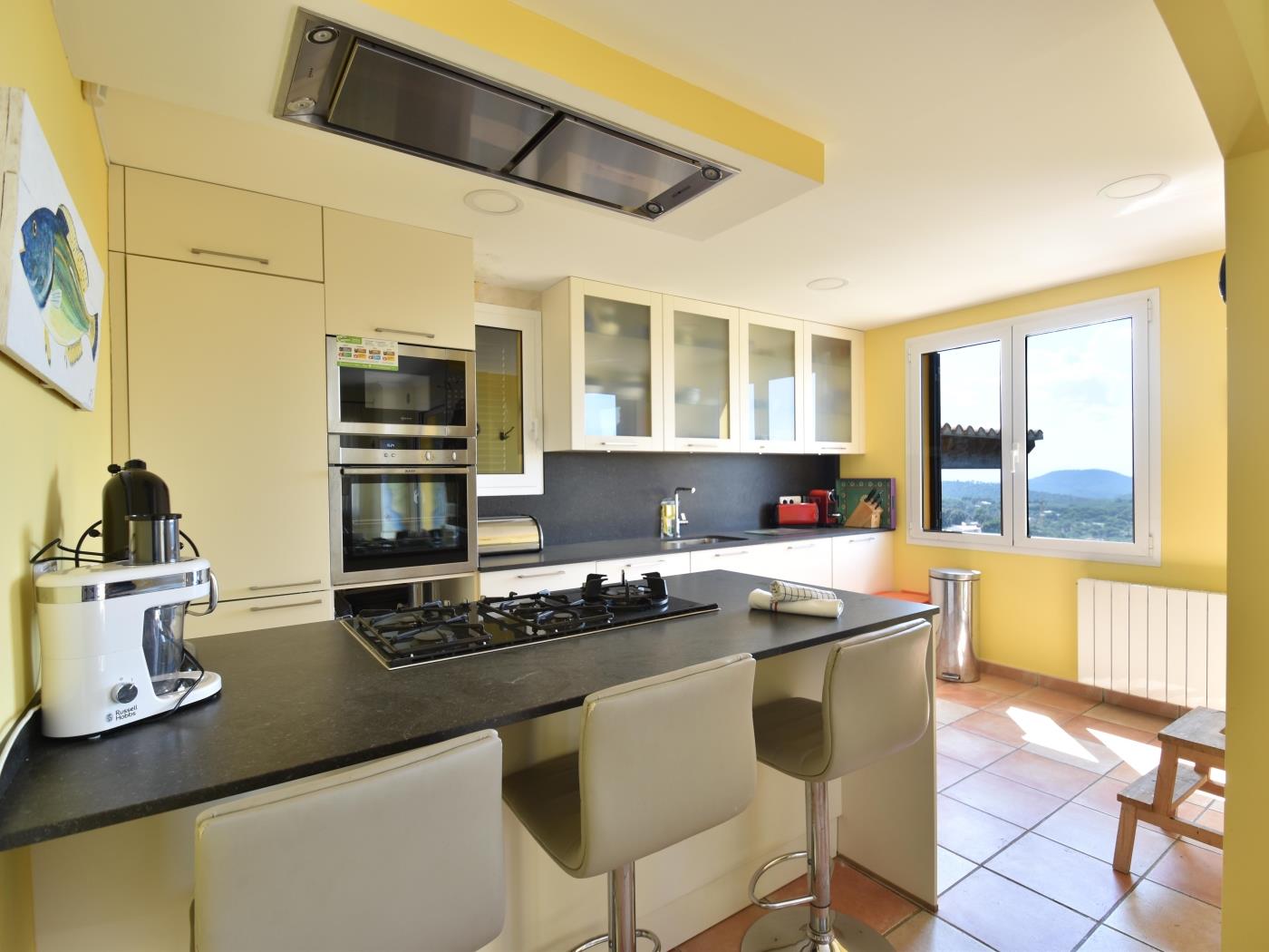 Moderne uitgeruste keuken Casa Amaya Begur