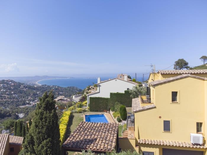 Gevel met open uitzicht over Begur Casa Amaya