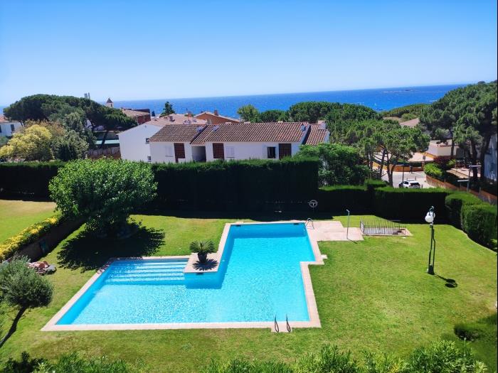 Zwembad en tuin met zeezicht Casa Cantir Calella