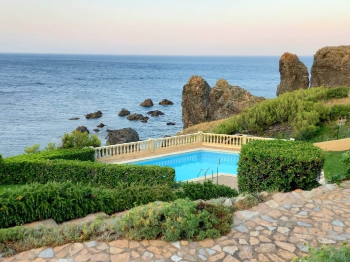 Beachfront apartment with pool