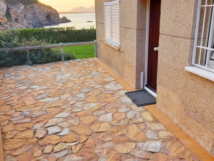 image Beachfront apartment with pool 5