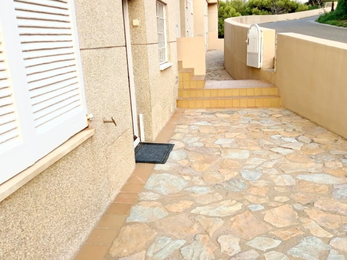 image Beachfront apartment with pool 7