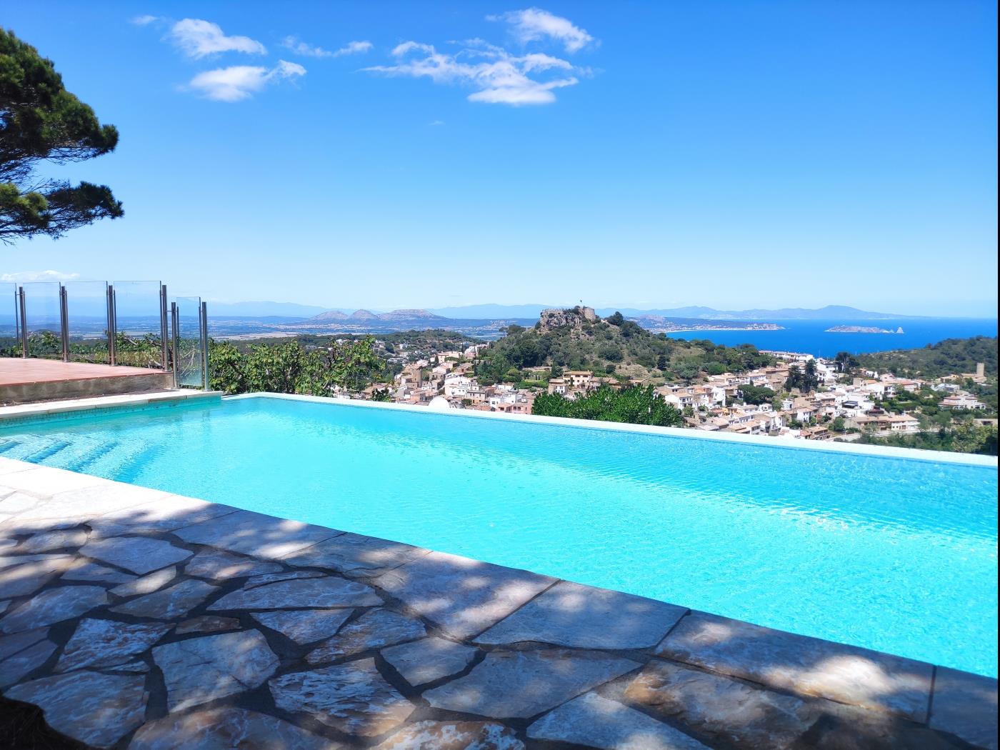 Panoramisch zicht Begur Costa Brava