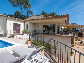 Large family villa Begur