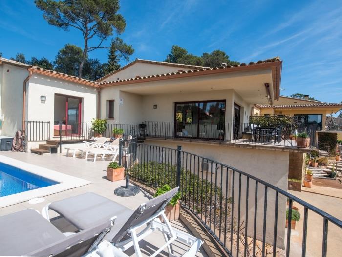 Large family villa Begur
