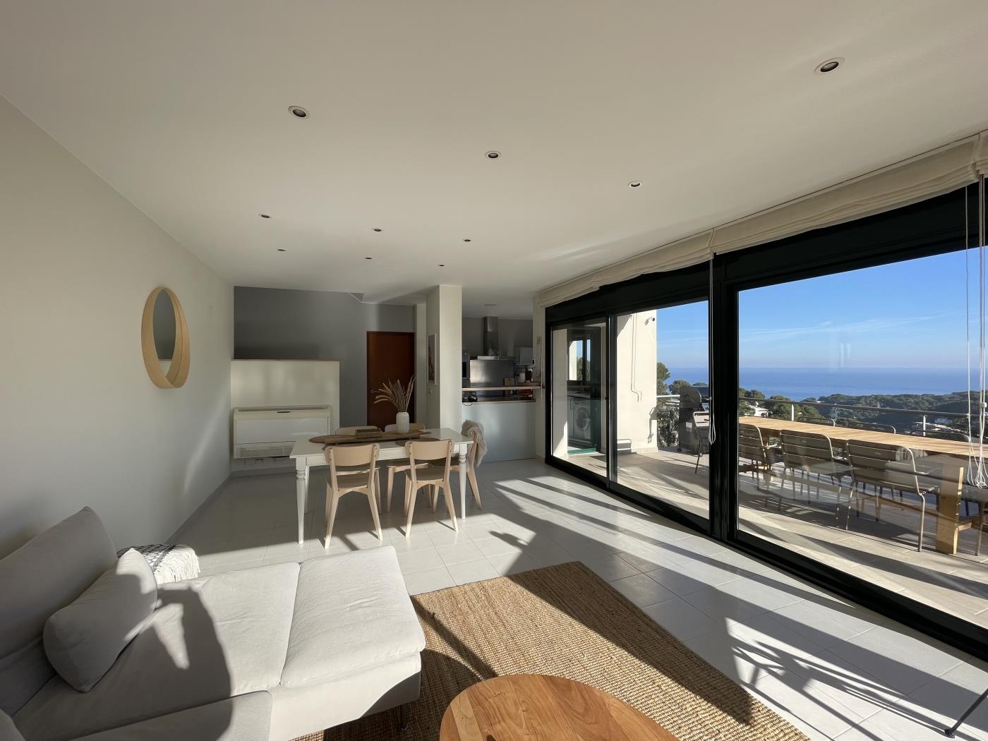 Ruime woonkamer vakantiehuis Begur