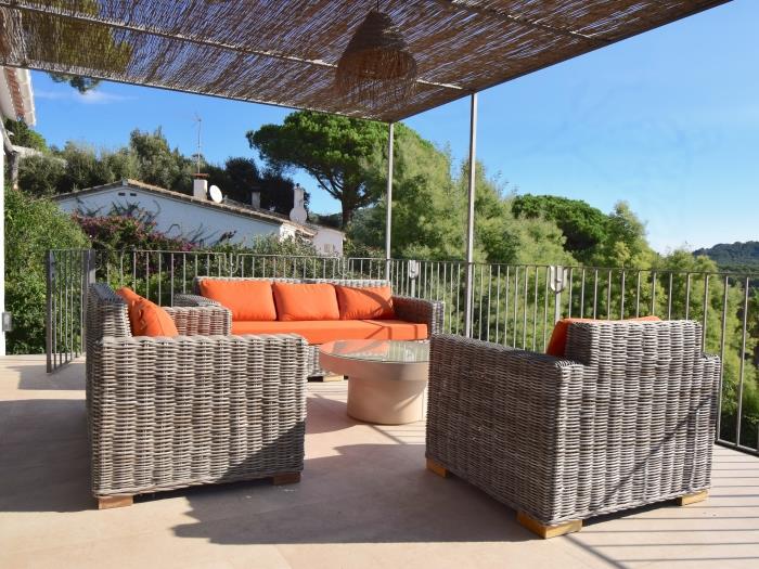 Comedor exterior terraza Costa Brava alquiler