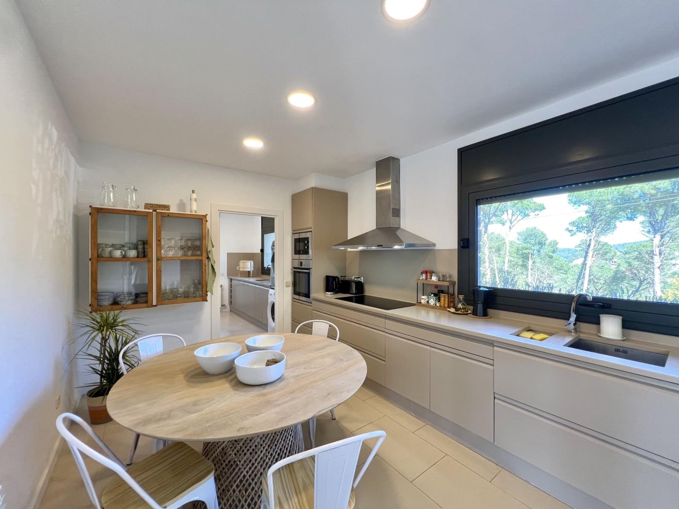 Volledig ingerichte keuken te huur in Begur