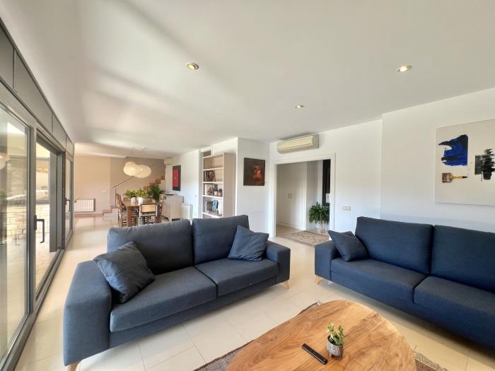 Ruime woonkamer vakantiehuis Begur