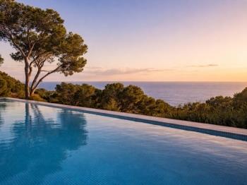 Zwembad zeezicht Begur huur